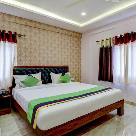 Treebo Three Street Inn Бангалор Екстериор снимка