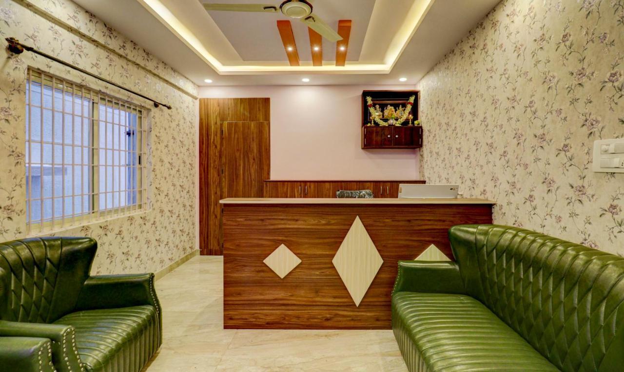 Treebo Three Street Inn Бангалор Екстериор снимка