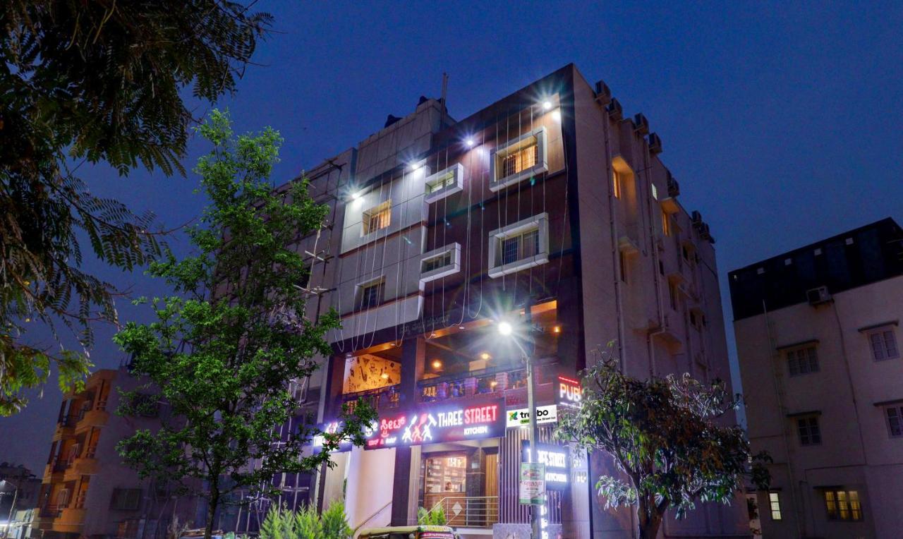 Treebo Three Street Inn Бангалор Екстериор снимка